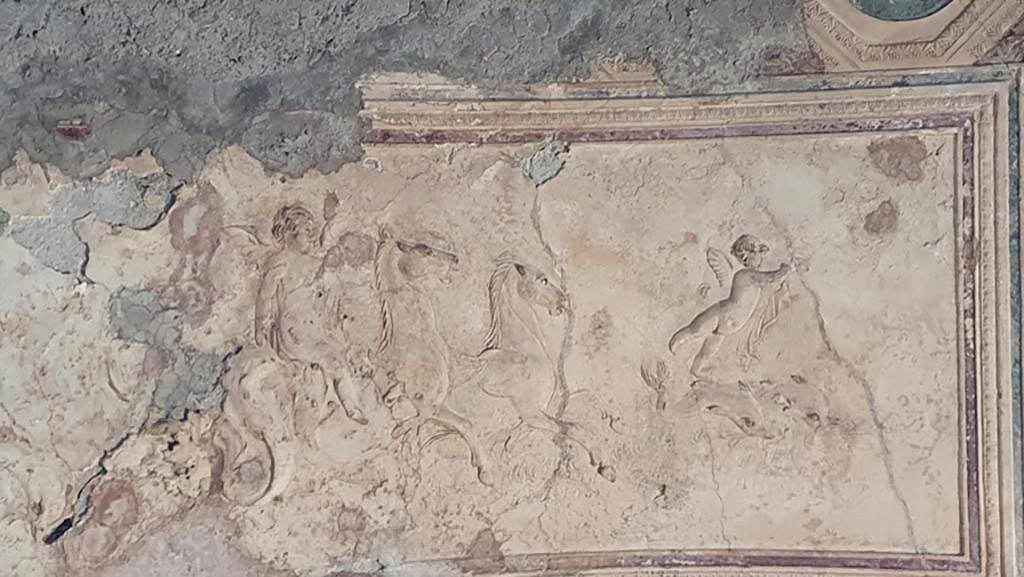 VII.5.24 Pompeii. August 2021. 
Detail of stucco plaque in centre of upper vaulted ceiling at south end of tepidarium.
Foto Annette Haug, ERC Grant 681269 DÉCOR.
