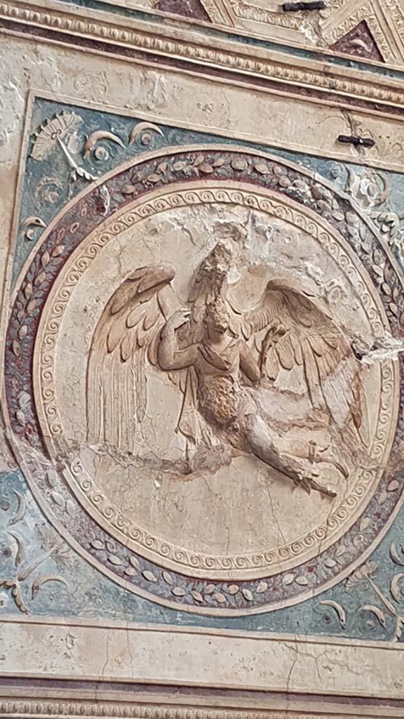 VII.5.24 Pompeii. August 2021.
Detail of ceiling plaster stucco in south-east corner of tepidarium. 
Foto Annette Haug, ERC Grant 681269 DÉCOR.
