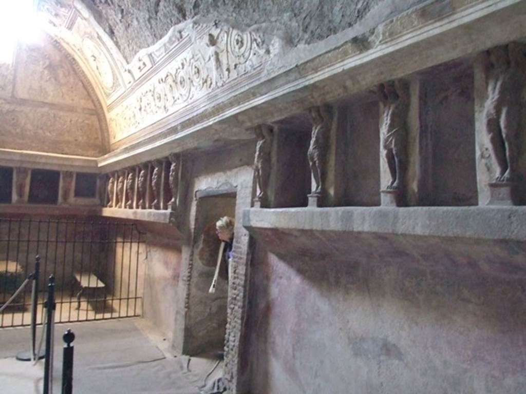 VII.5.24 Pompeii. December 2007. West wall of tepidarium (37) , with doorway to caldarium (39).   