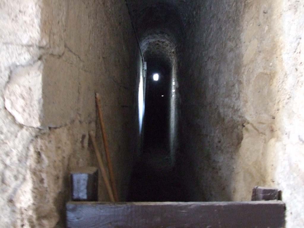 VII.5.24 Pompeii. December 2007. Caldarium (39), heating duct in wall.  