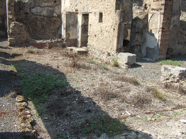 VII.6.30 House of Petutius Quintio.  
Linked to VII.6.37.  