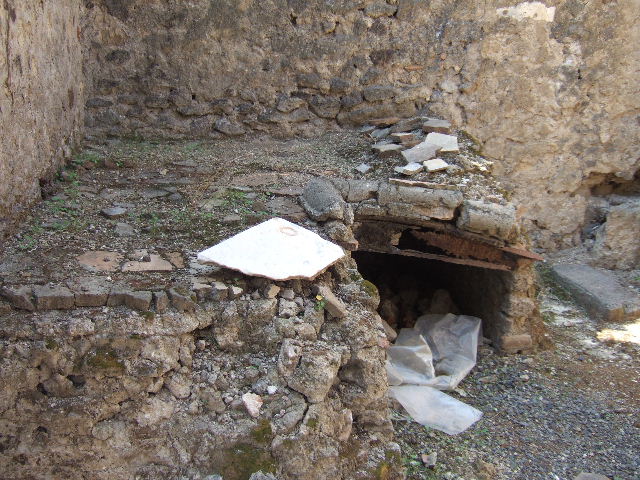 VII.6.30 House of Petutius Quintio.  
Linked to VII.6.37.  