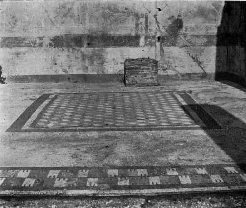 VII.7.5, Pompeii, 1978. Detail of mosaic floor with tiles in the shape of cubes. Photo by Stanley A. Jashemski.   
Source: The Wilhelmina and Stanley A. Jashemski archive in the University of Maryland Library, Special Collections (See collection page) and made available under the Creative Commons Attribution-Non Commercial License v.4. See Licence and use details.
J78f0217 
