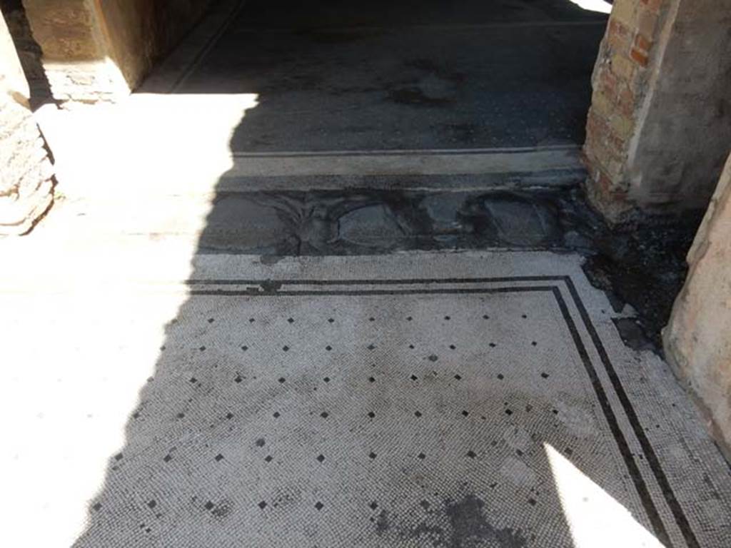 VII.7.5 Pompeii, May 2018. Triclinium (q), doorway from north portico. Photo courtesy of Buzz Ferebee.