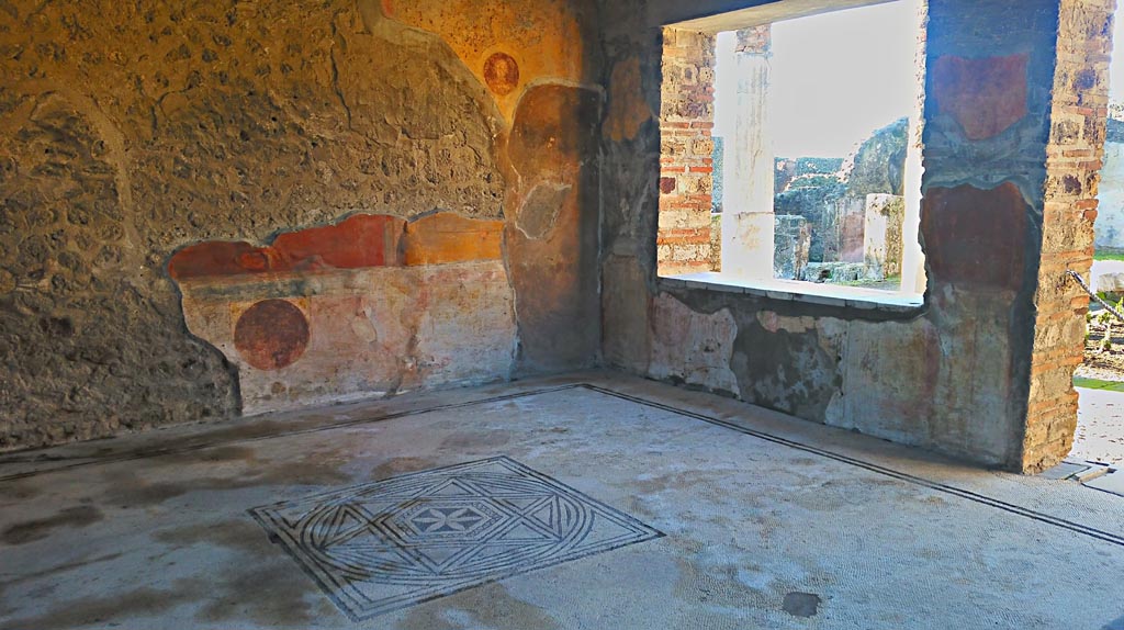 VII.7.5 Pompeii. December 2019. 
Room (n), looking across to south-west corner with window and door in west wall to east portico. Photo courtesy of Giuseppe Ciaramella.
