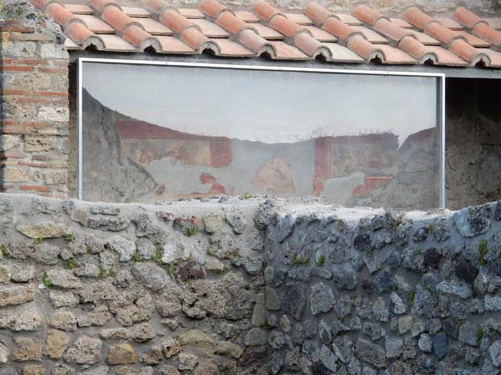 VII.7.5 Pompeii, May 2018. Oecus (m), north wall in north-west corner. Photo courtesy of Buzz Ferebee.