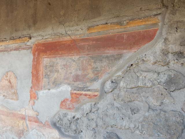 VII.7.5 Pompeii. May 2015. Oecus (m) north wall east side of peristyle.
Wall painting of cupids making wine. Photo courtesy of Buzz Ferebee.
