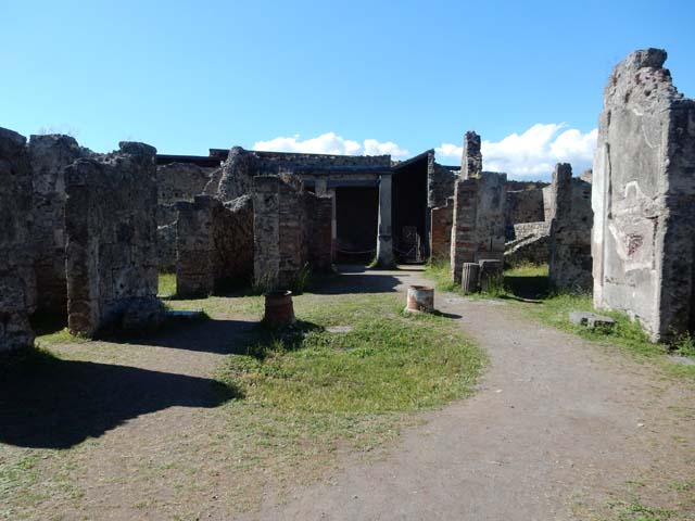 VII.7.10 Pompeii. May 2018. 
Looking north across atrium towards the recess for the impluvium, having been found without any slabs of decoration.
A short distance away the terracotta puteal for the cistern mouth was found. Photo courtesy of Buzz Ferebee. 
