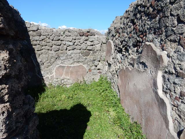VII.7.10 Pompeii. May 2018.  Room (c ) on west side of atrium, looking west. Photo courtesy of Buzz Ferebee. 

