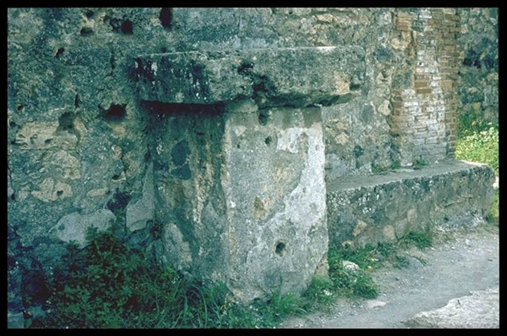 VII.7.22 Pompeii. Street altar. Ara Jovis or Altare di Giove.
Photographed 1970-79 by Gnther Einhorn, picture courtesy of his son Ralf Einhorn.


