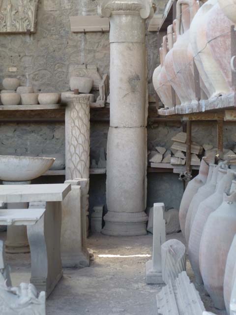 VII.7.29 Pompeii. May 2011. Amphorae and jars in storage. Photo courtesy of Michael Binns.