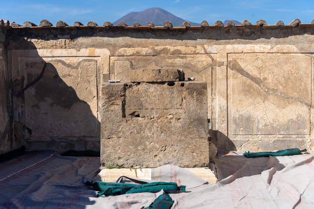 VII.7.32 Pompeii. October 2023. Looking north towards altar. Photo courtesy of Johannes Eber.

