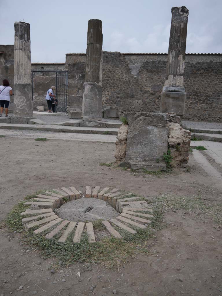 VII.7.32, Pompeii. September 2018. Looking south in south-west corner.
Foto Anne Kleineberg, ERC Grant 681269 DÉCOR.
