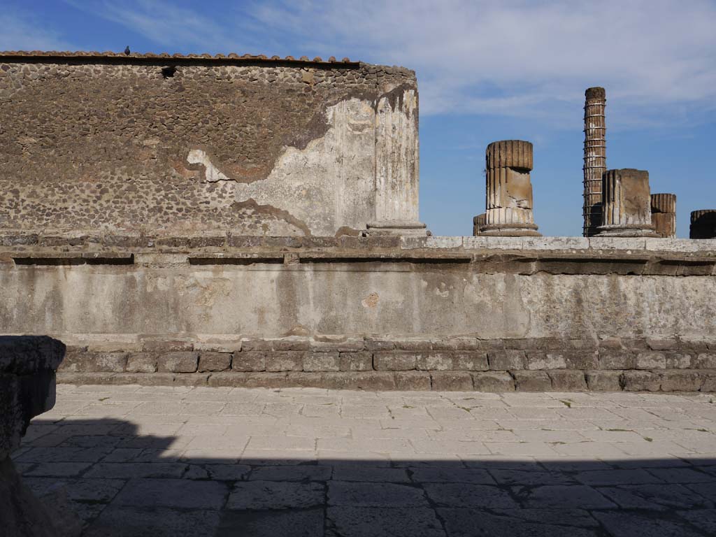 VII.8.1 Pompeii, September 2018. Looking towards west exterior wall of Temple, with podium/portico, on right. 
Foto Anne Kleineberg, ERC Grant 681269 DÉCOR.
