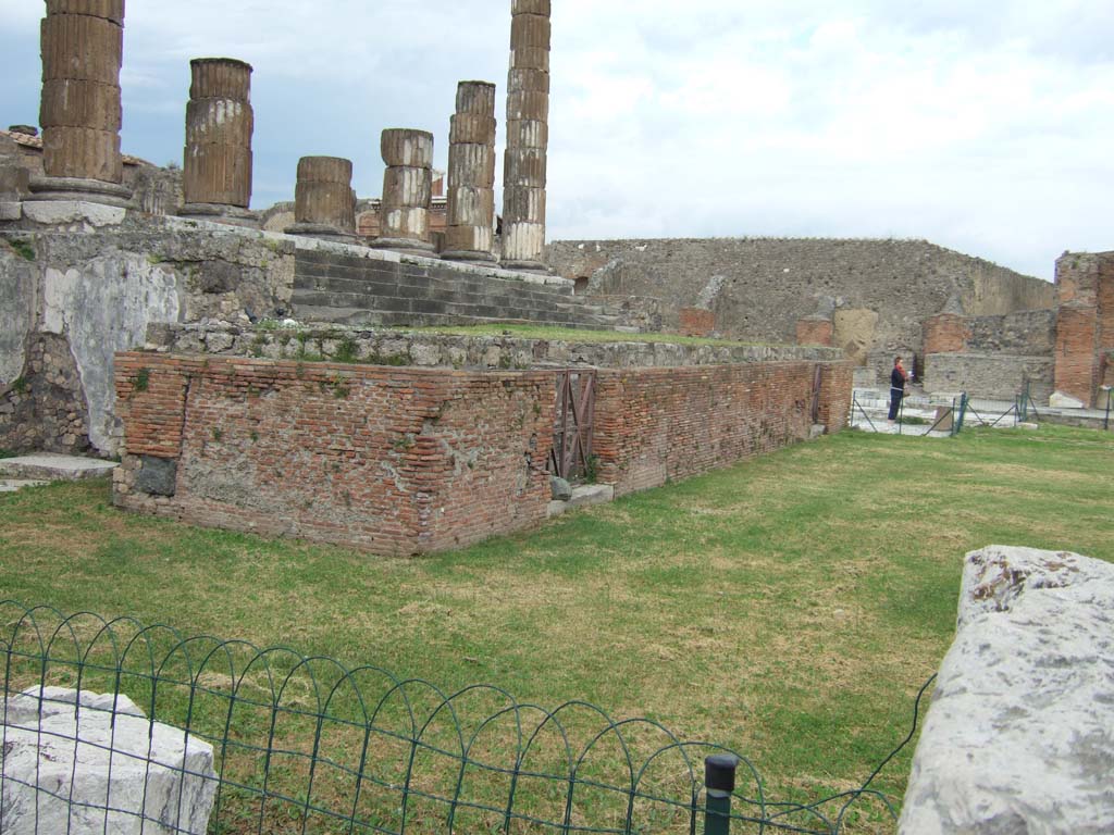 VII.8.1 Pompeii. September 2018. Looking south to Forum, from west side of west steps.
Foto Anne Kleineberg, ERC Grant 681269 DÉCOR.
