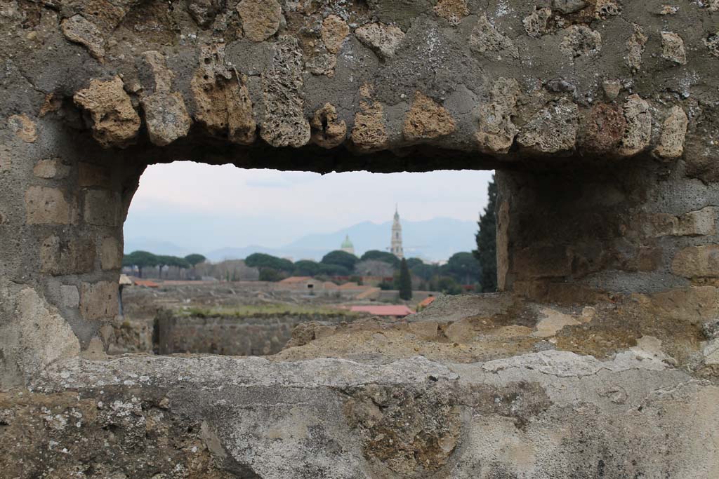 VII.9.1 Pompeii. March 2014. Passage 14, window in east wall.
Foto Annette Haug, ERC Grant 681269 DÉCOR.
