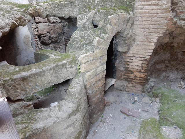 VII.9.1 Pompeii. March 2009. East wall of porters room 8. 