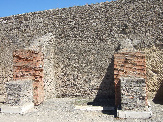 VII.9.5 Pompeii. December 2007. Looking east to remains of marble threshold?
