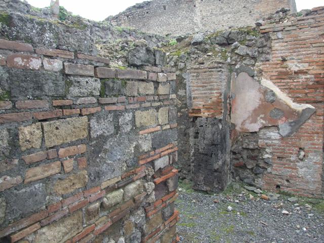 VII.9.29 Pompeii.  March 2009. Area above stairs in south wall.