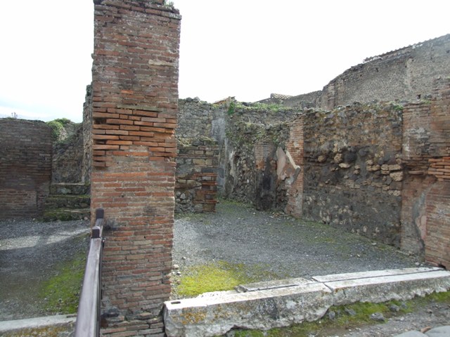 VII.9.29 Pompeii.  March 2009.  South wall, with door to rear room.