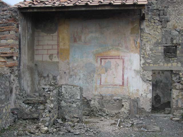 VII.9.33 Pompeii.  South west corner. Remains of wall decorations.
Photographed 1970-79 by Günther Einhorn, picture courtesy of his son Ralf Einhorn.
