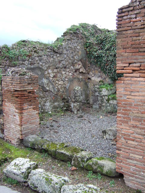 VII.9.34 Pompeii. December 2005. West wall, and south-west corner.