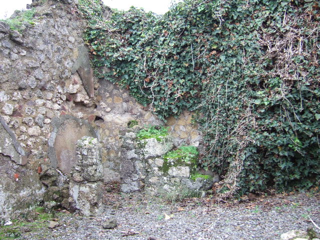 VII.9.34 Pompeii. December 2005. North wall, and doorway to VII.9.33