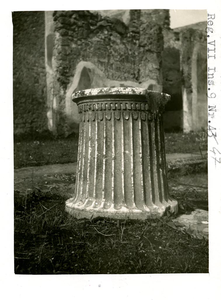 VII.9.47 Pompeii. Pre-1937-39. Puteal.
Photo courtesy of American Academy in Rome, Photographic Archive. Warsher collection no. 1044.
