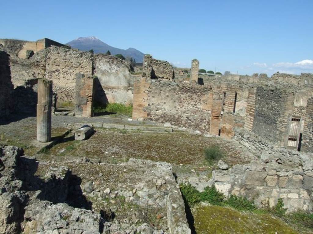 VII.9.60 Pompeii. March 2009. Looking north towards peristyle.