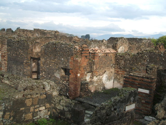 VII.9.61 Pompeii, at bottom left.  December 2004.Taken from Eumachia�s building.