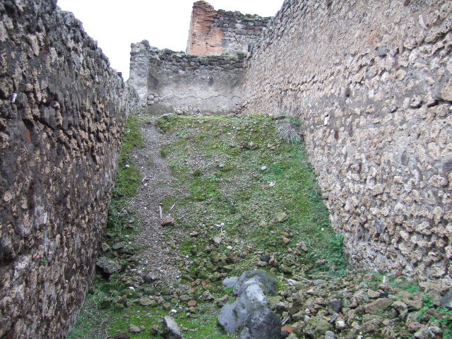 VII.9 end of Vico degli Scheletri towards VII.9.66