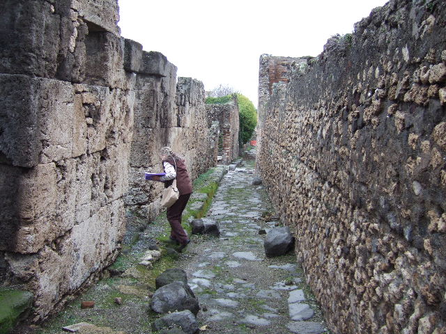 VII.9.64 and VII.9.63-Vico degli Scheletri looking east-Eumachia�s building