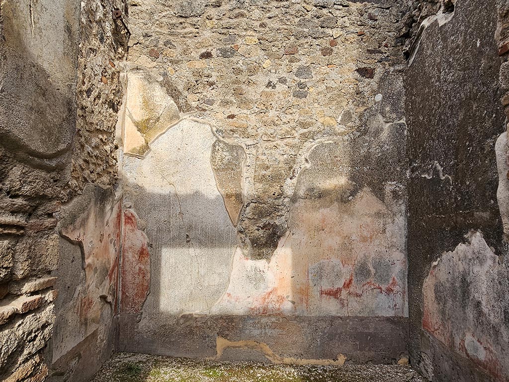 VII.11.14 Pompeii. November 2024. Room 3, Looking north through doorway into triclinium. Photo courtesy of Annette Haug.

