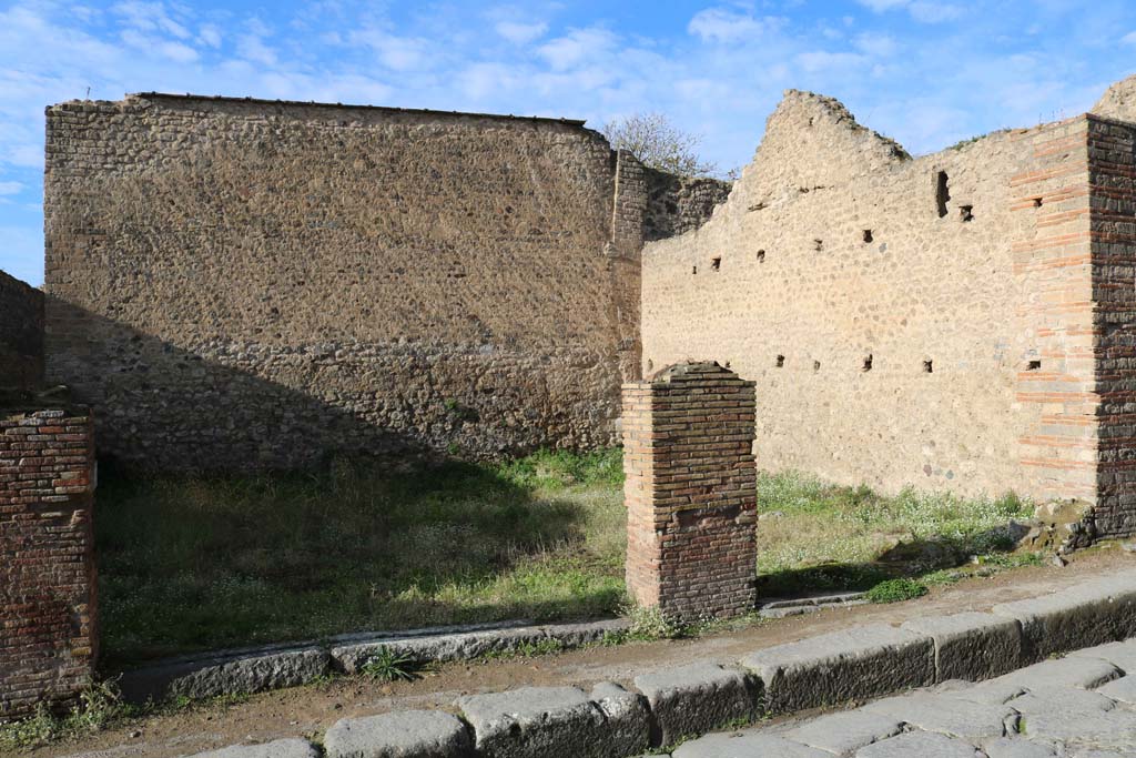 VII.11.17 and VII.11.16 Pompeii. December 2018. 
Looking west to entrances to shop on Vicolo del Lupanare. Photo courtesy of Aude Durand.