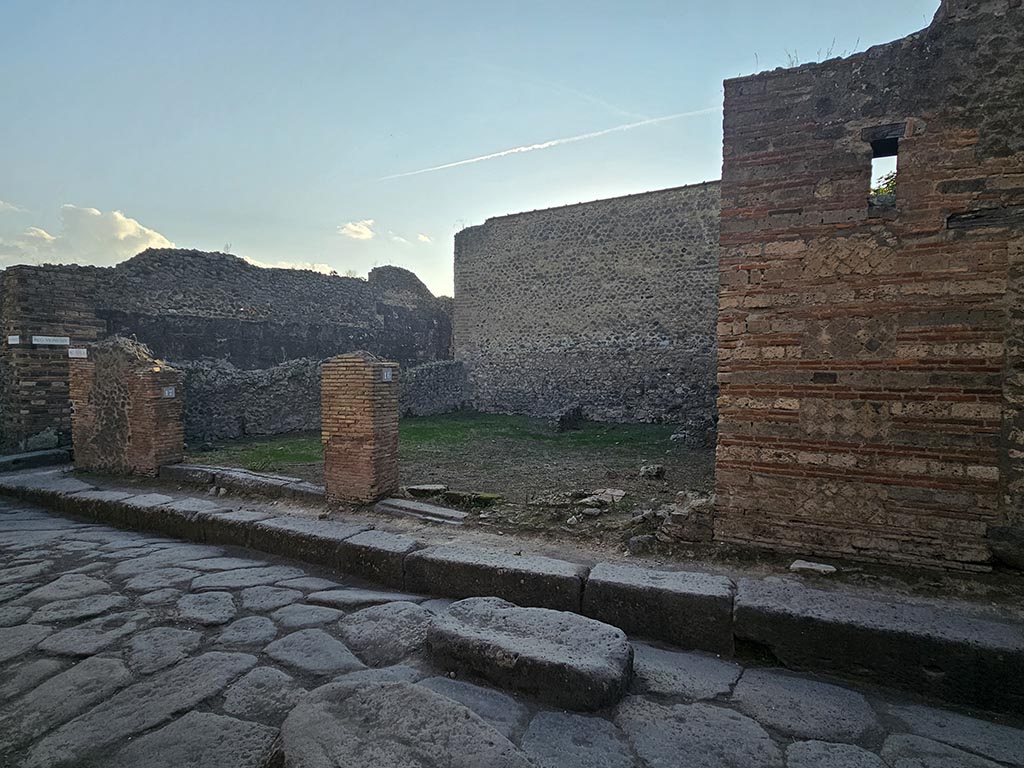 VII.11.16 Pompeii. November 2024. Looking south-west from Vicolo del Lupanare. Photo courtesy of Annette Haug..