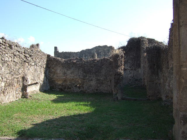 VII.12.12 Pompeii. September 2005. South-east corner of biclinium.