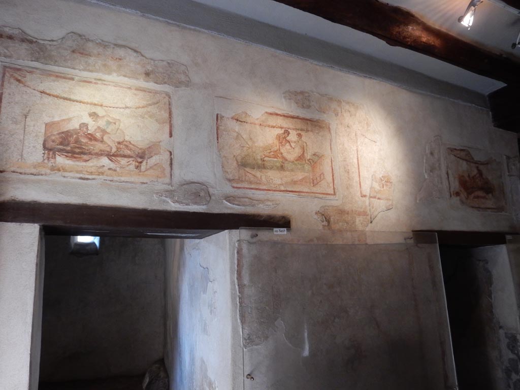 VII.12.18 Pompeii. May 2015. Frieze on upper wall at west end near latrine. Photo courtesy of Buzz Ferebee.
