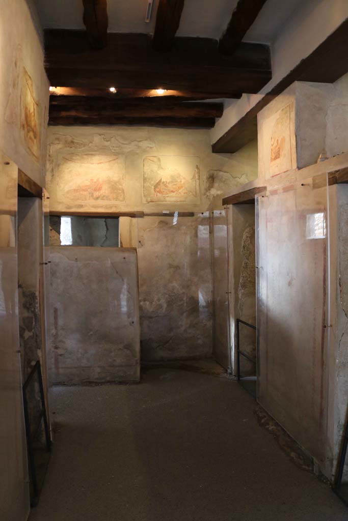 VII.12.18 Pompeii. May 2015. Looking towards the frieze on the upper wall, south side. Photo courtesy of Buzz Ferebee.
