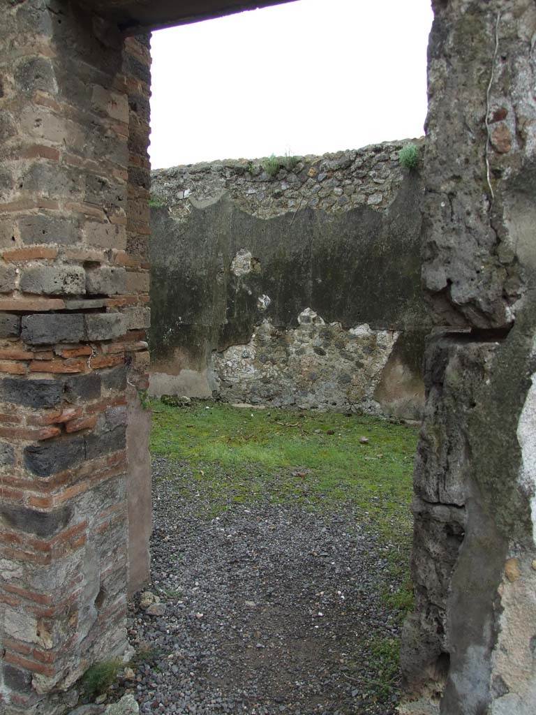 VII.12.21 Pompeii. December 2005. Triclinium on south side of atrium, looking south-east.