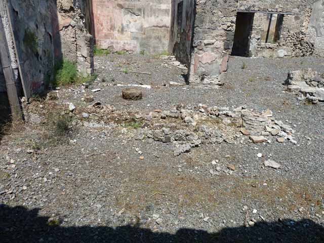 VII.12.26 Pompeii. May 2010.  West wall of triclinium, north- west corner and north wall.