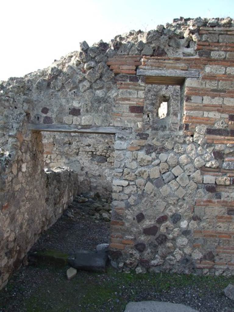 VII.13.7 Pompeii. December 2007. Entrance doorway to small room or triclinium on west side of dwelling.