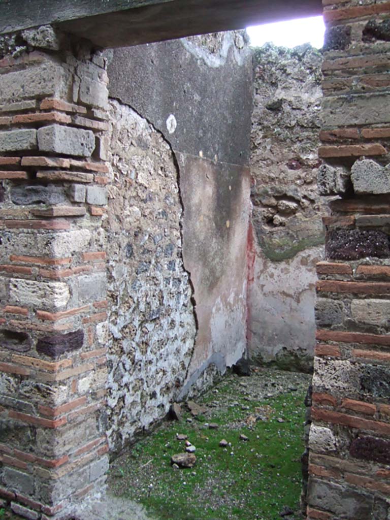 VII.13.16 Pompeii. December 2005. Entrance doorway, looking south-east. 