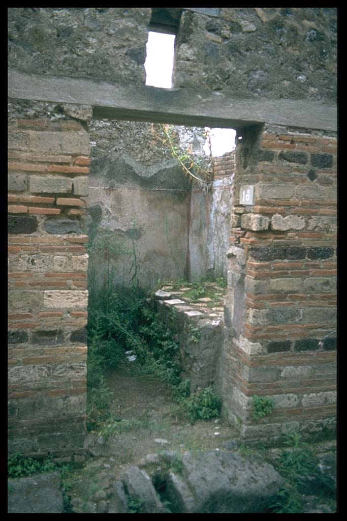 VII.13.16 Pompeii. Entrance, looking south-west through doorway.
Photographed 1970-79 by Günther Einhorn, picture courtesy of his son Ralf Einhorn.
