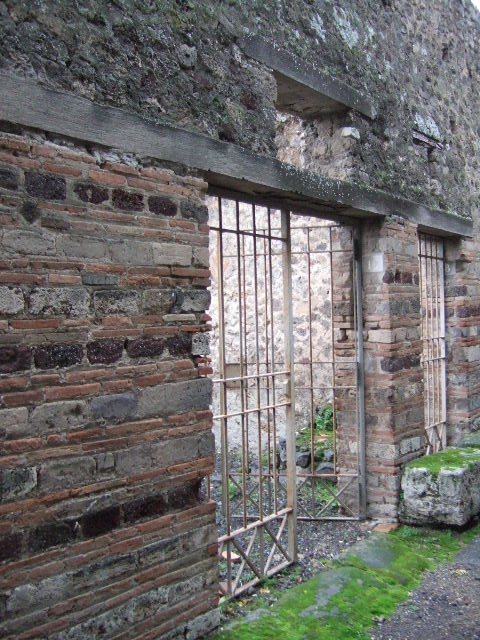 VII.13.17 Pompeii. December 2005. Blocked doorway.