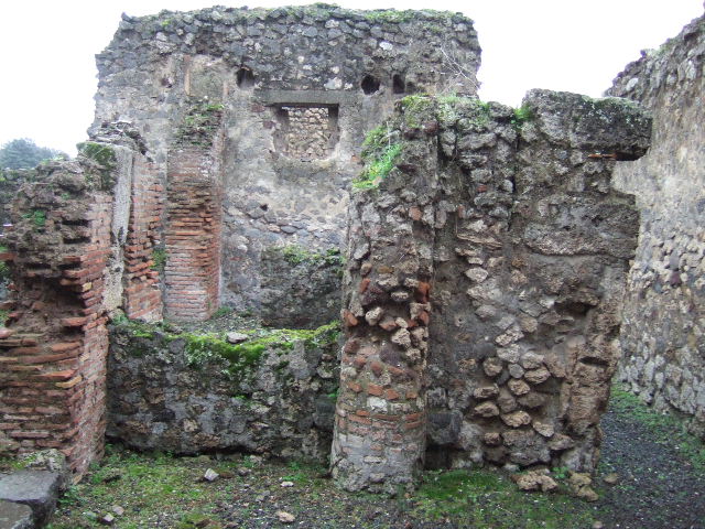 VII.13.17 Pompeii. December 2005. Latrine.