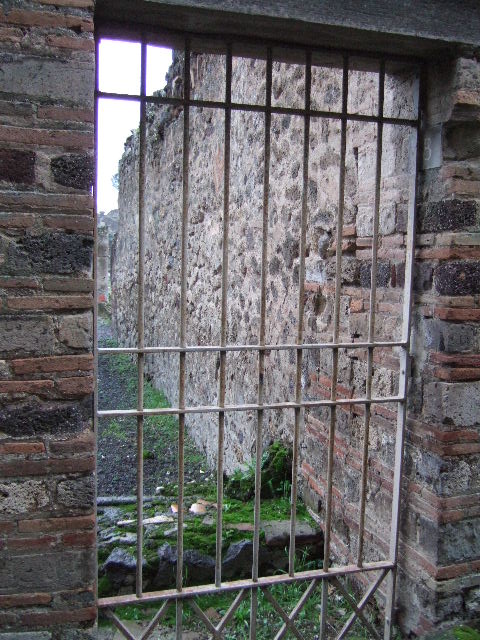 VII.13.18   Rear entrance and separate steps to upper floor.  
Linked to VII.13.4 and VII.13.17