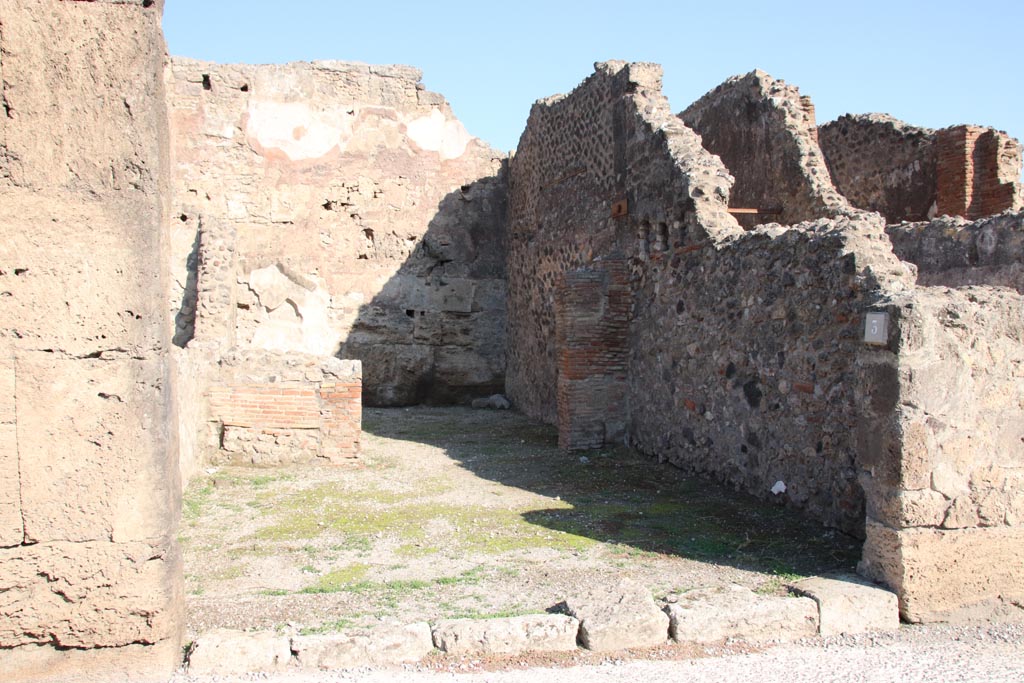 VII.14.3 Pompeii. October 2022. Looking north towards doorway to rear room. Photo courtesy of Klaus Heese. 