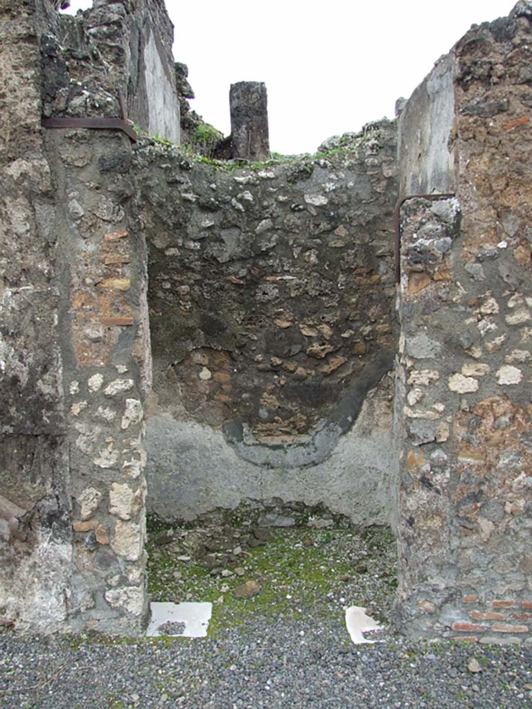 VII.14.5 Pompeii. March 2009. Doorway to room 4, small room or cupboard. Looking west.