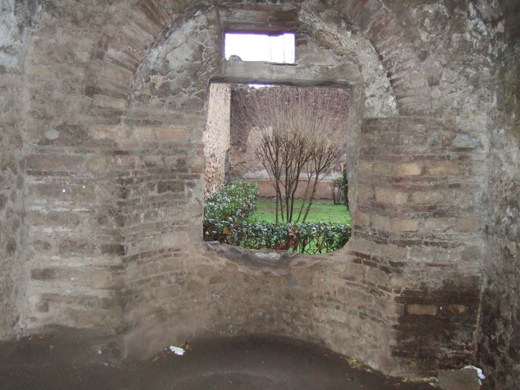 VII.14.9 Pompeii. December 2005. Room 10, east wall of bath suite, with window to garden.