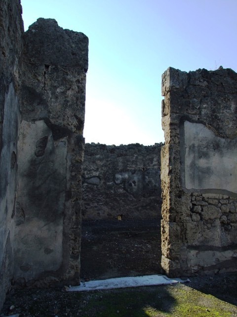 VII.15.2 Pompeii. May 2018. Looking east to doorway threshold of first connecting doorway from atrium of VII.15.1. Photo courtesy of Buzz Ferebee. 


